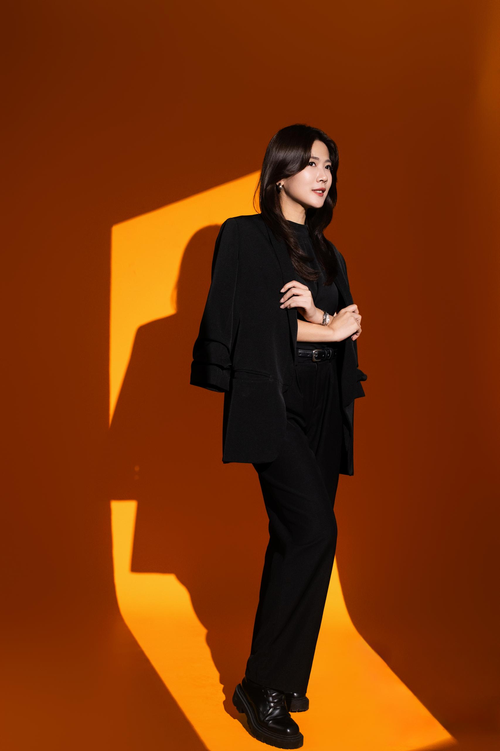 Xuan, Salon Director